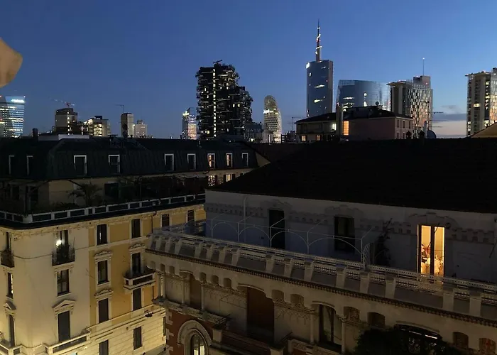 Skyline Isola * ميلان