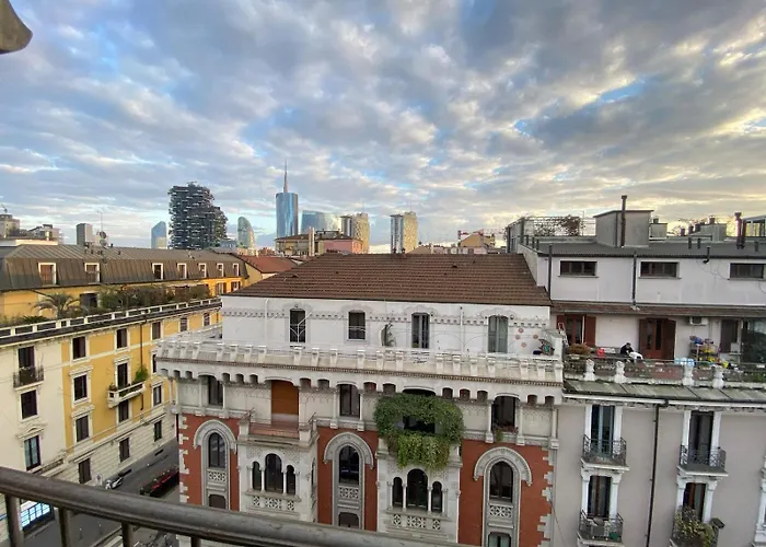 Skyline Isola * ميلان
