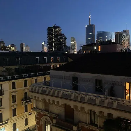 Skyline Isola * ميلان
